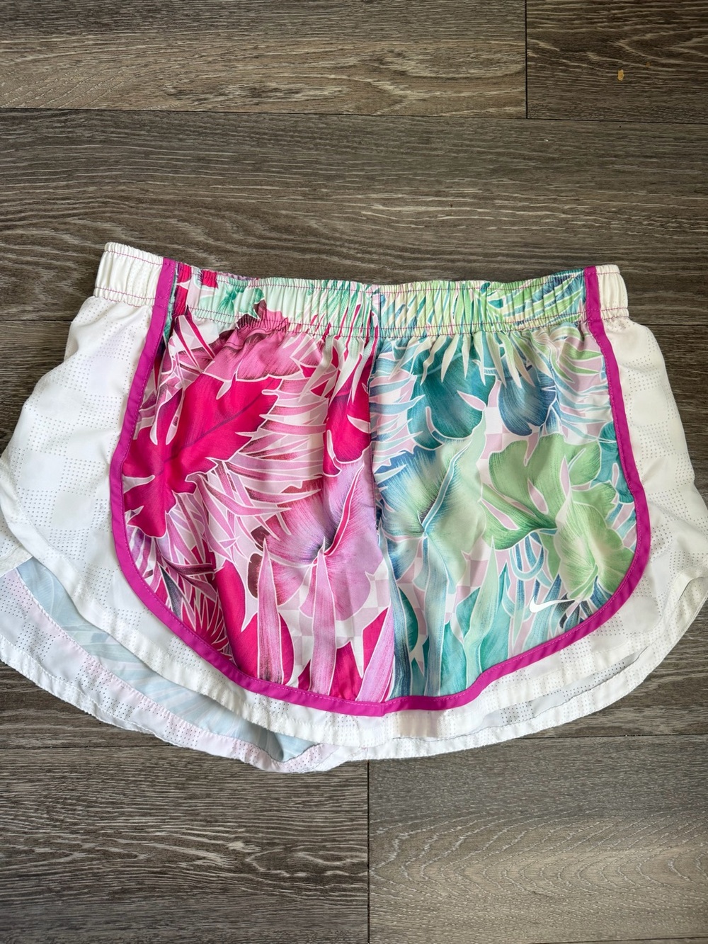 Nike Women's Tempo Hyper Femme Running Shorts size L Large